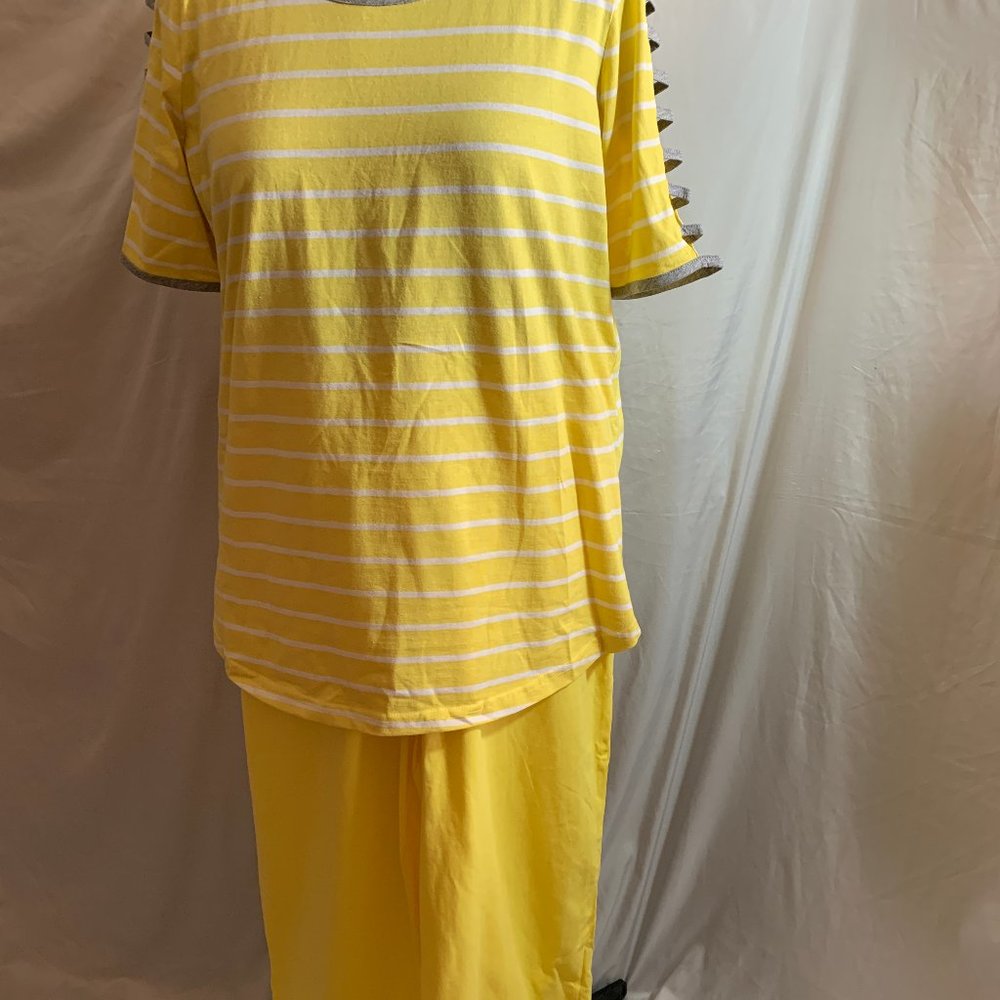 Women Yellom Striped Capri Set Size XL